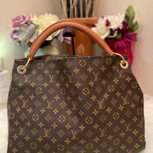 LOUIS VUITTON ARTSY GM